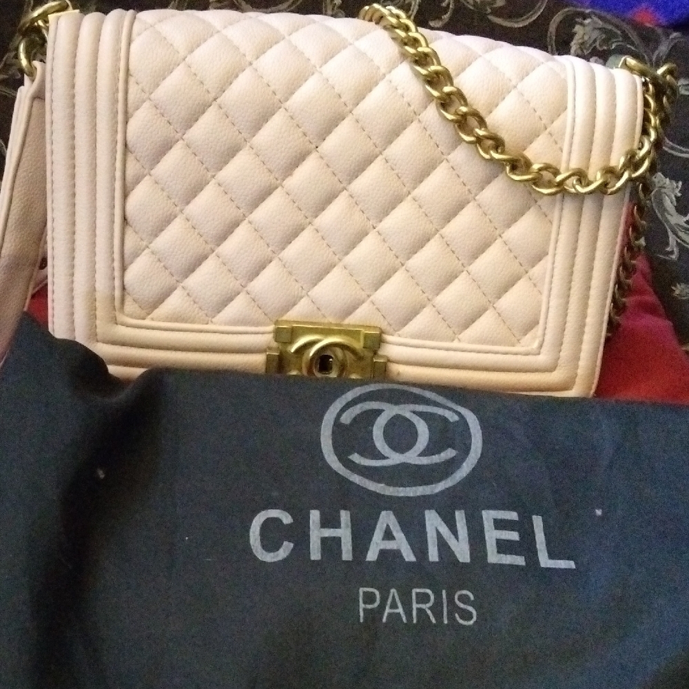 Chanel Cream Quilted Shoulder Bag with Gold Chain